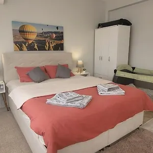 Family Apt For 7 People, 10 Min Walk To Taksim Square شقة